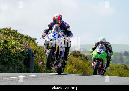 Douglas, Isle Of Man. 10.. Juni 2022. Julien Toniutti (600 Yamaha) vertritt das Martimotos-Team während des Monster Energy Supersport TT Race 2 auf der Isle of man, Douglas, Isle of man am 8. Juni 2022. Foto von David Horn. Quelle: Prime Media Images/Alamy Live News Stockfoto