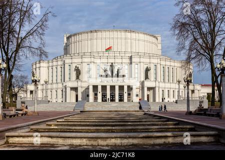 Minsk, Weißrussland, 04.11.21. Das Nationale Akademische große Opern- und Balletttheater der Republik Belarus, monumentales Gebäude. Stockfoto