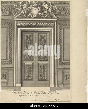 Reich verzierte Tür mit einem Gesims, Titelseite: Nouveau Livre d' Porte d'La Chambre Nouveau Livre d' Porte d'La Chambre Nouveau Livre d' Porte d'La Chambre , Jean Lepautre, Druckerei: Anonym, Verlag: Reinier Ottens (I), (Objektbezeichnung), Druckerei: Niederlande, (möglicherweise), Verlag: Amsterdam, Verlag: Amsterdam, Verlag: Amsterdam, 1726 - 1750 und/oder 1750 - 1765, Papier, Radierung, H 213 mm × B 147 mm Stockfoto