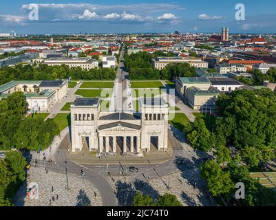 Schöner Sommertag vom Königsplatz in München aus gesehen Stockfoto