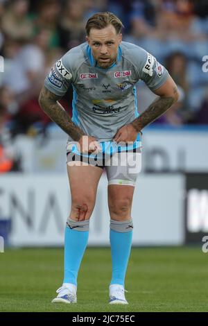 Huddersfield, Großbritannien. 10.. Juni 2022. Blake Austin #6 von Leeds Rhinos während des Spiels in Huddersfield, Vereinigtes Königreich am 6/10/2022. (Foto von James Heaton/News Images/Sipa USA) Quelle: SIPA USA/Alamy Live News Stockfoto