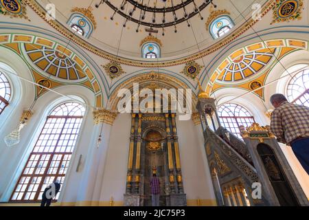 Konya Aziziye Moschee. Mihrab und Minbar der Aziziye Moschee. Ramadan oder kandil oder Laylat al-qadr oder kadir gecesi Hintergrundbild. Konya Türkei - 5.18.2 Stockfoto