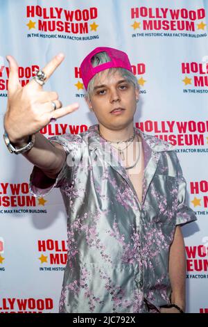 Hollywood, USA. 09.. Juni 2022. POPOFF besucht Real to Reel: Portrays and Perceptions of LGBTQ+ in Hollywood Exhibit at the Hollywood Museum, Hollywood, CA on June 9., 2022 Credit: Eugene Powers/Alamy Live News Stockfoto