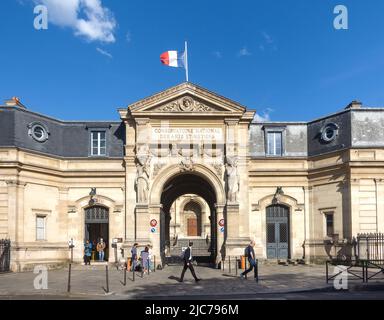 Haupteingang des Conservatoire National des Arts et Metiers (CNAM), Paris 3, Frankreich. Stockfoto