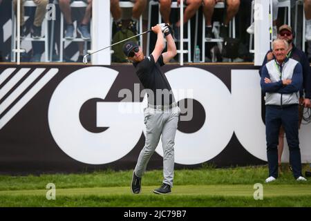 ST. ALBANS, ENGLAND - 09. JUNI: Scott Vincent von Simbabwe schlägt am ersten Tag des LIV Golf Invitational am 9. Juni 2022 im Centurion Club in St. Albans, England, auf dem 1.-Loch-Platz ab. (MB-Medien) Stockfoto