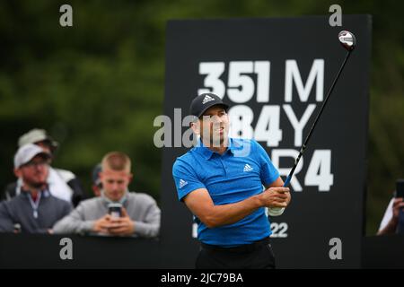 ST ALBANS, ENGLAND - 09. JUNI: Sergio Garcia aus Spanien schlägt am ersten Tag des LIV Golf Invitational am 9. Juni 2022 im Centurion Club in St. Albans, England, auf dem 10.-Loch-Platz ab. (MB-Medien) Stockfoto