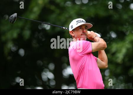 ST ALBANS, ENGLAND - 09. JUNI: Wade Ormsby aus Australien schlägt am ersten Tag des LIV Golf Invitational im Centurion Club am 9. Juni 2022 in St. Albans, England, auf dem 4.-Loch ab. (MB-Medien) Stockfoto