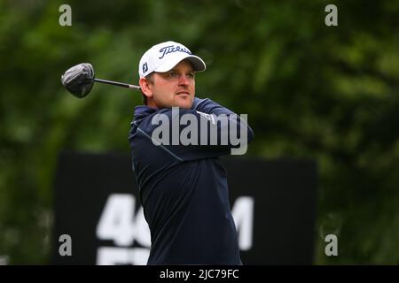 ST ALBANS, ENGLAND - 09. JUNI: Bernd Wiesberger aus Österreich schlägt am ersten Tag des LIV Golf Invitational im Centurion Club am 9. Juni 2022 in St. Albans, England, auf dem 4.-Loch ab. (MB-Medien) Stockfoto