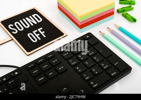 Textschild mit Ton aus. Geschäftsidee, keine Sensation zu hören, die durch Stimulation Computer Keyboard und Symbol produziert wird.Informationsmedium Stockfoto