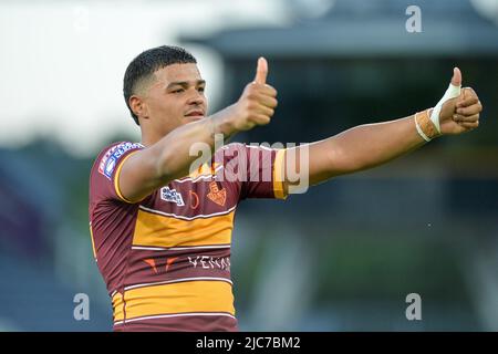 Huddersfield, Großbritannien. 10.. Juni 2022 - will Pryce (1) von Huddersfield Giants feiert Sieg. Rugby League Betfred Super League Huddersfield Giants vs Leeds Rhinos at John Smith's Stadium, Huddersfield, UK Dean Williams Credit: Dean Williams/Alamy Live News Stockfoto