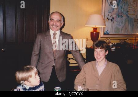 König Hussein Von Jordanien Entspannt Zu Hause Stockfoto