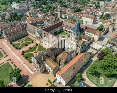 Serielle Ansicht der Abtei von Cluny ein ehemaliges Benediktinerkloster im romanischen Baustil in Cluny, Saône-et-Loire, Frankreich, dem Heiligen Pet gewidmet Stockfoto