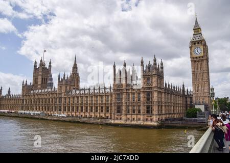 London, Großbritannien. 10.. Juni 2022. Gesamtansicht der Houses of Parliament und Big Ben. (Foto: Vuk Valcic/SOPA Images/Sipa USA) Quelle: SIPA USA/Alamy Live News Stockfoto