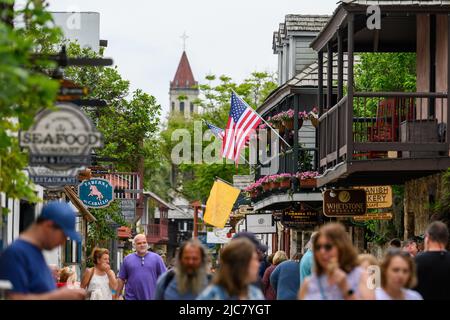 St Augustine, Florida, 31. März 2022: St George Street, eines der wichtigsten Touristenziele in St Augustine. Stockfoto