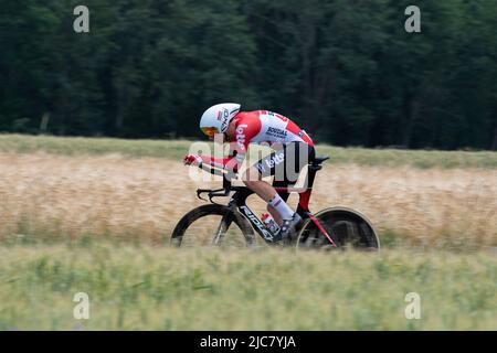 Montbrison, Frankreich. 08.. Juni 2022. Xandres Vervloesem (Lotto Soudal Team) in Aktion während der Etappe 4. des Criterium du Dauphine 2022. Die vierte Etappe des Criterium du Dauphine Libere ist ein Einzelzeitfahren mit einer Distanz von 31,9 km zwischen Montbrison und La Bâtie d'Urfé im Département Loire. Etappensieger ist Filippo Ganna (Ineos Grenadiers Team) im Jahr 35mn 32s. Er steht vor Wout Van Aert (Jumbo Visma Team), 2. mit 2s, und Eythan Hayter (Ineos Grenadiers Team) mit 17s. Kredit: SOPA Images Limited/Alamy Live Nachrichten Stockfoto