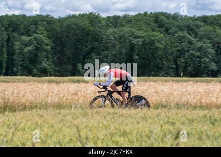 Montbrison, Frankreich. 08.. Juni 2022. Thomas Champion (Cofidis Team) in Aktion während der 4. Etappe des Criterium du Dauphine 2022 gesehen. Die vierte Etappe des Criterium du Dauphine Libere ist ein Einzelzeitfahren mit einer Distanz von 31,9 km zwischen Montbrison und La Bâtie d'Urfé im Département Loire. Etappensieger ist Filippo Ganna (Ineos Grenadiers Team) im Jahr 35mn 32s. Er steht vor Wout Van Aert (Jumbo Visma Team), 2. mit 2s, und Eythan Hayter (Ineos Grenadiers Team) mit 17s. Kredit: SOPA Images Limited/Alamy Live Nachrichten Stockfoto