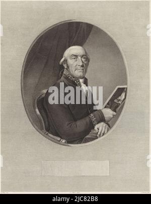 Porträt von Cornelius Henricus a Roy, Leibarzt von Louis Napoleon. In der rechten Hand hält er einen Druck der Radierung mit dem Porträt von Jan Six von Rembrandt, Portrait von Cornelius Henricus a Roy, Druckerei: Ludwig Gottlieb Portman, (auf Objekt erwähnt), Zeichner: George Nikolaus Ritter, (auf Objekt erwähnt), Verlag: Johannes Allart, (auf Objekt erwähnt), Amsterdam, 1794 - 1828, Papier, Radierung, H 492 mm × B 387 mm Stockfoto