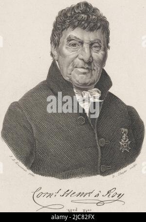 Porträt von Cornelius Henricus a Roy, Leibarzt von König Louis Napoleon Bonaparte. Auf seiner Brust trägt er die Insignien des Ordens des Niederländischen Löwen, Portrait von Cornelius Henricus a Roy, Druckerei: Dirk Sluyter, (auf Objekt erwähnt), nach: Jan Adam Kruseman, (auf Objekt erwähnt), Verlag: Lodewijk van Es, (auf Objekt erwähnt), Amsterdam, 1810 - 1835, Papier, Gravur, H 239 mm, B 142 mm Stockfoto