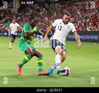 Austin, Texas, USA. 10.. Juni 2022. Die Vereinigten Staaten führen Jordan Morris (13) in Aktion während eines Spiels der CONCACAF Nations League am 10. Juni 2022 in Austin, Texas. (Bild: © Scott Coleman/ZUMA Press Wire) Bild: ZUMA Press, Inc./Alamy Live News Stockfoto