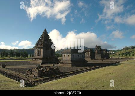 Arjuna Tempel archäologischen Park auf Dieng-Hochebene, die administrativ in Dieng Kulon, Batur, Banjarnegara, Zentral-Java, Indonesien befindet. Stockfoto