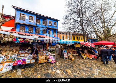 BURSA, TÜRKEI - 6. MÄRZ 2022: Cumalikizik Village in Bursa, Türkei. 700 Jahre altes osmanisches Dorf. Das Dorf wurde als UNESCO-Weltkulturerbe anerkannt Stockfoto