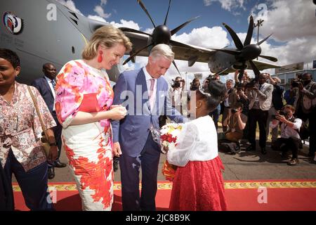 DR Kongo. 10.. Juni 2022. DRC Kongo Zweiter Tag Lady Denise Nyakeru, DRC Kongo-Präsident Felix Tshisekedi, Königin Mathilde von Belgien und König Philippe - Filip von Belgien - das Paar wurde am flughafen lubumbashi begrüßt - während eines offiziellen Besuchs des belgischen Königspaares in der Demokratischen Republik Kongo, 10. Juni 2022, In Kinshasa. Der belgische König und die belgische Königin werden vom 7.. Bis 13.. Juni Kinshasa, Lubumbashi und Bukavu besuchen. Foto von Olivier Polet/ABACAPRESS.COM Quelle: Abaca Press/Alamy Live News Stockfoto