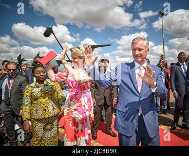 DR Kongo. 10.. Juni 2022. DRC Kongo Zweiter Tag Lady Denise Nyakeru, DRC Kongo-Präsident Felix Tshisekedi, Königin Mathilde von Belgien und König Philippe - Filip von Belgien - das Paar wurde am flughafen lubumbashi begrüßt - während eines offiziellen Besuchs des belgischen Königspaares in der Demokratischen Republik Kongo, 10. Juni 2022, In Kinshasa. Der belgische König und die belgische Königin werden vom 7.. Bis 13.. Juni Kinshasa, Lubumbashi und Bukavu besuchen. Foto von Olivier Polet/ABACAPRESS.COM Quelle: Abaca Press/Alamy Live News Stockfoto