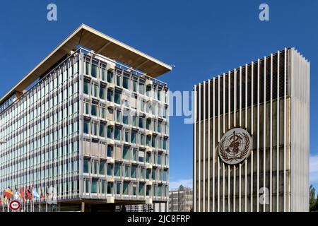 Genf Schweiz - 30. Mai 2022: Zeichen und Logo der Weltgesundheitsorganisation (WHO/OMS) auf dem Hauptquartier Stockfoto