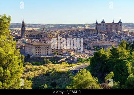 Panoramablick auf die wunderschöne Stadt Toledo, ein Weltkulturerbe, Spanien. Stockfoto