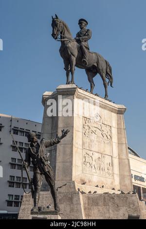 Ankara, Türkei. 17.. November 2020. Das Siegesdenkmal und die Statue von Mustafa Kemal Atatürk reiten auf einem Pferd auf dem Ulus-Platz in Ankara. Erbaut 1927 von Heinrich Krippel, einem österreichischen Bildhauer. (Bild: © John Wreford/SOPA Images via ZUMA Press Wire) Stockfoto