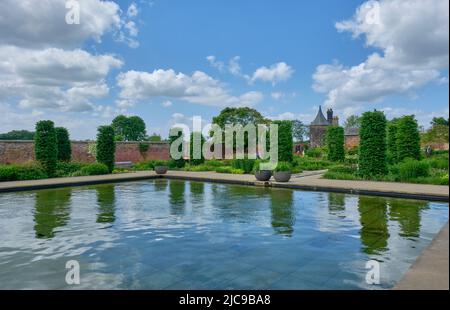 Wasserspiel im Paradise Garden im Weston Walled Garden in der RHS Bridgewater, Worsley, Manchester Stockfoto