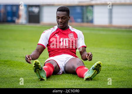 Vejle, Dänemark. 10.. Juni 2022. Der Däne Mohamed Daramy (10) wurde während des Qualifikationsspiel U21 zwischen Dänemark und Schottland im Vejle Stadion in Vejle gesehen. (Foto: Gonzales Photo/Alamy Live News Stockfoto