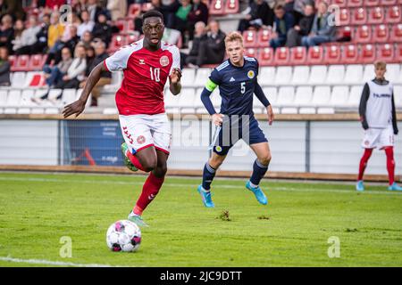 Vejle, Dänemark. 10.. Juni 2022. Der Däne Mohamed Daramy (10) wurde während des Qualifikationsspiel U21 zwischen Dänemark und Schottland im Vejle Stadion in Vejle gesehen. (Foto: Gonzales Photo/Alamy Live News Stockfoto