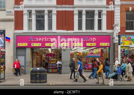 Ein amerikanisches Süßwarengeschäft in der Oxford Street. Vor kurzem hat eine große Anzahl von American Candy Läden in der Gegend der Oxford Street eröffnet. Oxfo Stockfoto