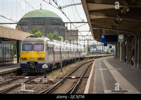 Maastricht, Provinz Limburg, Niederlande, 04.06.2022, Domed Kirche von Maastricht bekannt vor Ort als Koepelkerk, vom Bahnhof aus gesehen Stockfoto