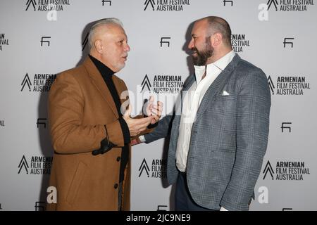 11. Juni 2022: GEORGE DONIKIAN und EMILE GHESSEN nehmen am 11. Juni 2022 in Sydney, NSW Australien, an der Gala-Nacht des „Armenian Film Festival Australia“ in den Event Cinemas Top Ryde Teil (Bildquelle: © Christopher Khoury/Australian Press Agency via ZUMA Wire) Stockfoto