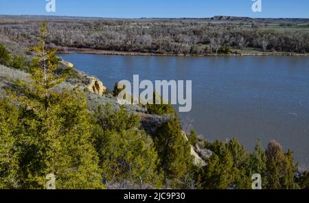 Tal mit einem langsam fließenden Fluss, Glanz der Sonne. Montana Natur Stockfoto