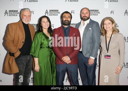 11. Juni 2022: GEORGE DONIKIAN, HOURIE DEMIRJIAN, JIVAN AVETISYAN, EMILE GHESSEN und MARGARET CHATER nehmen am 11. Juni 2022 in Sydney, NSW Australien, an der Gala-Nacht des „Armenian Film Festival Australia“ in den Event Cinemas Top Ryde Teil (Bildquelle: © Christopher Khoury/Australian Press Agency via ZUMA Wire) Stockfoto