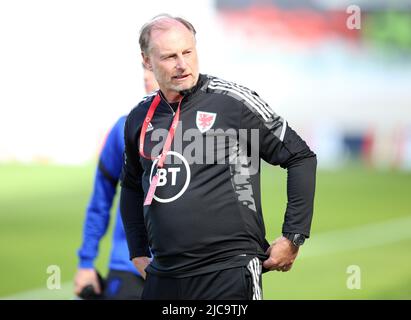 Wales-Trainer Paul Bodin vor dem Qualifikationsspiel der UEFA-Europameisterschaft U21 in den Parc y Scarlets, Llanelli. Bilddatum: Samstag, 11. Juni 2022. Stockfoto