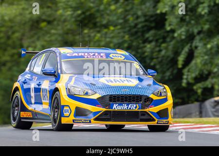 11.. Juni 2022; Oulton Park, Little Budworth, Kephire, England; Kwik Fit British Touring Car Championship, Oulton Park: Dan Camish in seinem NAPA Racing UK Ford Focus ST während des Trainings Stockfoto
