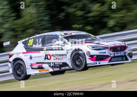 11.. Juni 2022; Oulton Park, Little Budworth, Kephire, England; Kwik Fit British Touring Car Championship, Oulton Park: Will Oowell in seinem Autobrite Direct mit JourneyHero CUPRA Leon während des Trainings Stockfoto