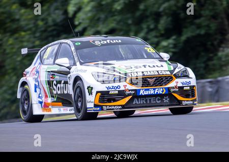 11.. Juni 2022; Oulton Park, Little Budworth, Kephire, England; Kwik Fit British Touring Car Championship, Oulton Park: Nichola Hamilton in seinem Yazoo mit Safuu.com Racing CUPRA Leon im Training Stockfoto