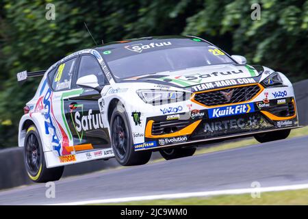 11.. Juni 2022; Oulton Park, Little Budworth, Kephire, England; Kwik Fit British Touring Car Championship, Oulton Park: Nichola Hamilton in seinem Yazoo mit Safuu.com Racing CUPRA Leon im Training Stockfoto