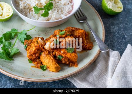 Parsi Fischpatia mit Reis - köstliches, aus der Parsi-Gemeinde in Bombay stammenden, feinen, frischen und leckeren, frischen und frischen Fisch Stockfoto