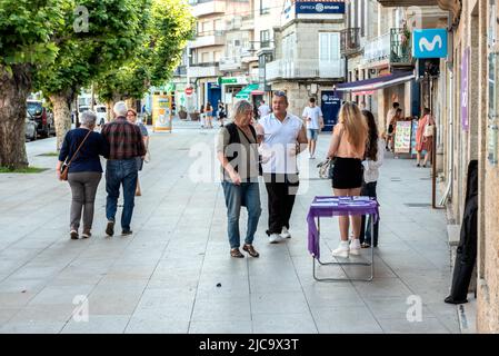 Cangas, Pontevedra, spanien - 10. juni 2022: Informationen über Kommunalwahlen mit Podemos Stockfoto