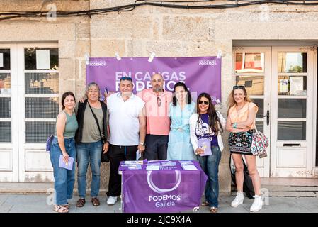 Cangas, Pontevedra, spanien - 10. juni 2022: Informationen über Kommunalwahlen mit Podemos Stockfoto