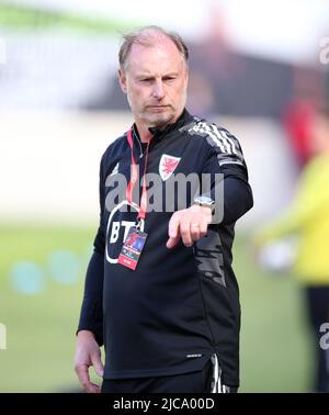 Wales-Trainer Paul Bodin vor dem Qualifikationsspiel der UEFA-Europameisterschaft U21 in den Parc y Scarlets, Llanelli. Bilddatum: Samstag, 11. Juni 2022. Stockfoto