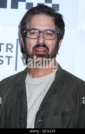 NEW YORK, NY, USA - 10. JUNI 2022: Ray Romano beim 'Somewhere in Queens' 2022 Tribeca Film Festival Stockfoto