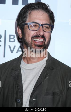 NEW YORK, NY, USA - 10. JUNI 2022: Ray Romano beim 'Somewhere in Queens' 2022 Tribeca Film Festival Stockfoto