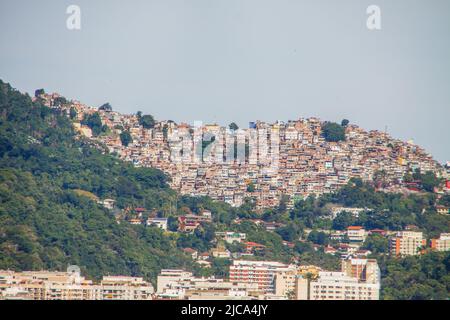 Rocinha Favela, Blick auf die Lagune von Rodrigo de Freitas in Rio de Janeiro. Stockfoto
